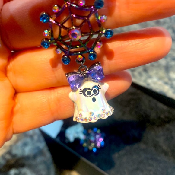 Betsey Johnson ghost and spiderweb Halloween earrings or for every day wear. - Picture 5 of 5